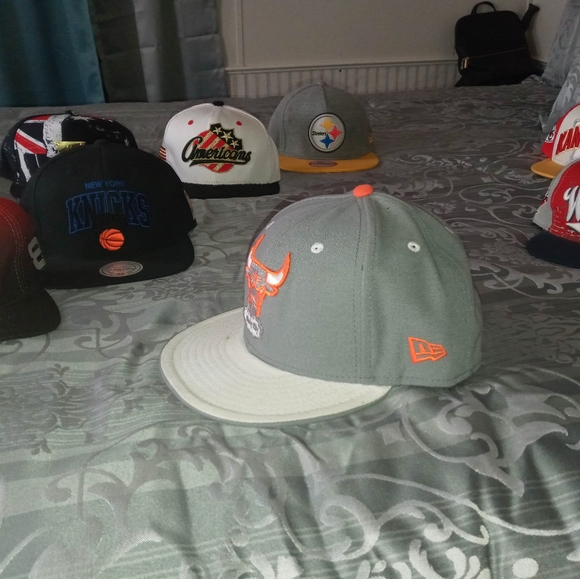 NFL and NBA snapbacks pre-owned still in good cond - Picture 16 of 16